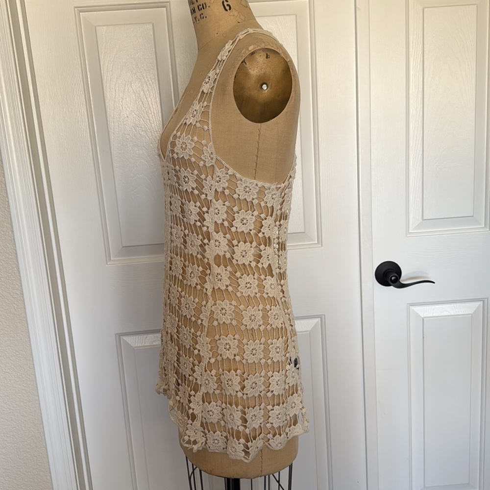 Crochet Floral Lace Tank Top in Cream - Picture 4 of 9